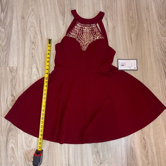 B Darlin Red Fit and Flare Party Dress with Beaded Detail, Size 13/14, NWT - Picture 6 of 7